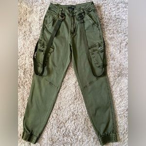 FASHON NOVA olive oversized cargo pants - S